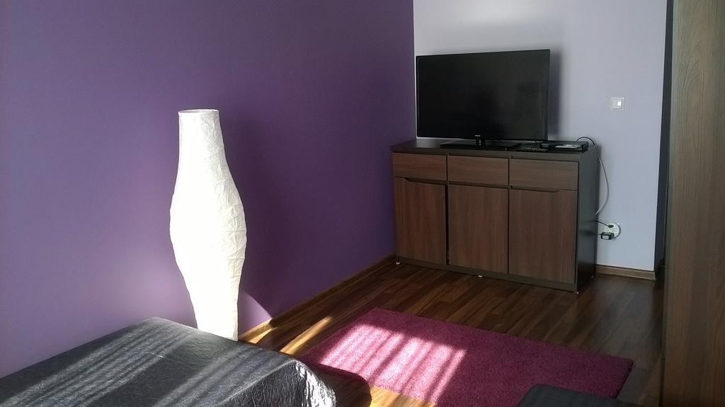 Apartament Sandra キェルツェ 部屋 写真