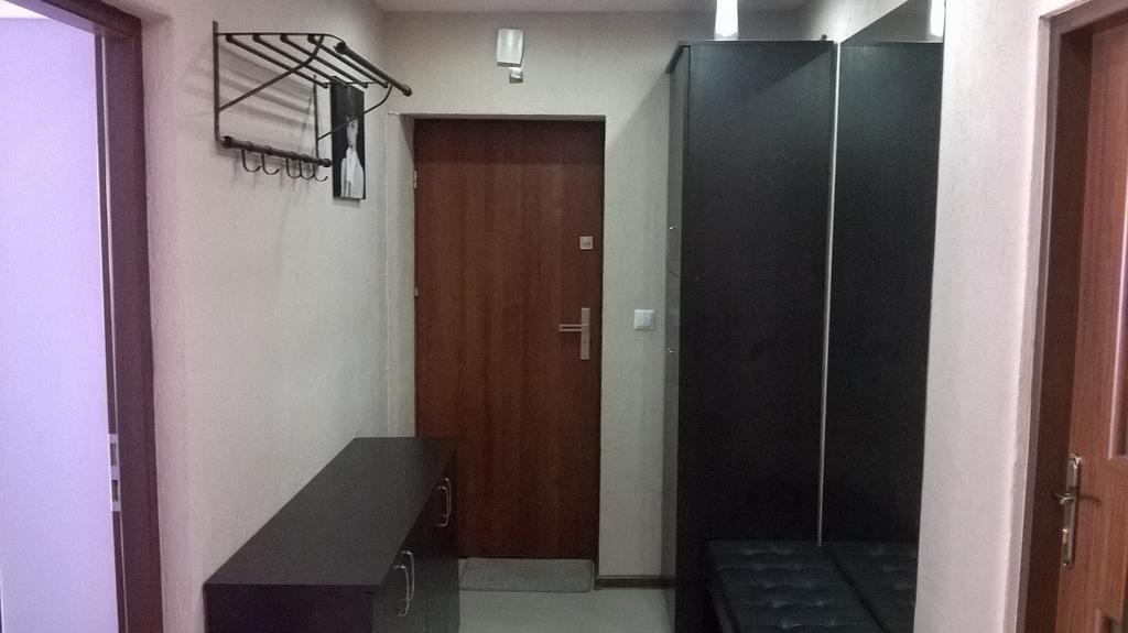 Apartament Sandra キェルツェ 部屋 写真