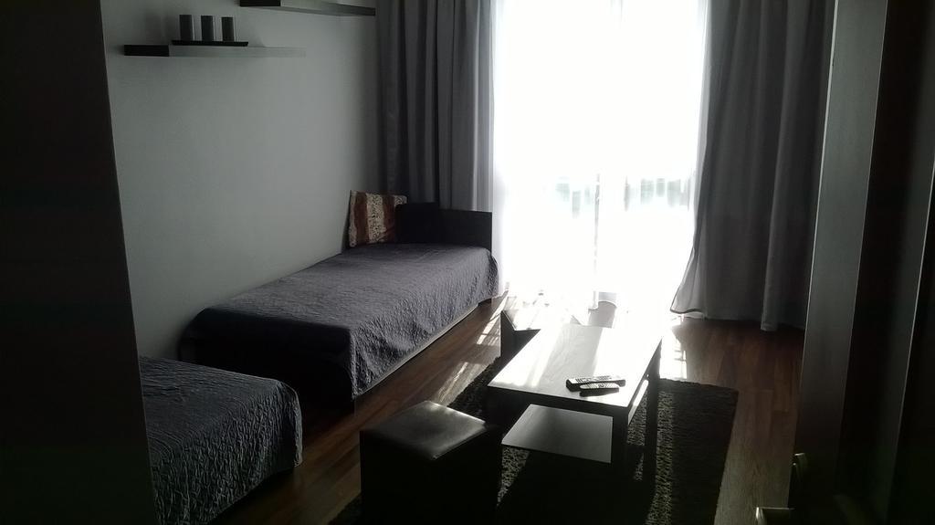 Apartament Sandra キェルツェ 部屋 写真