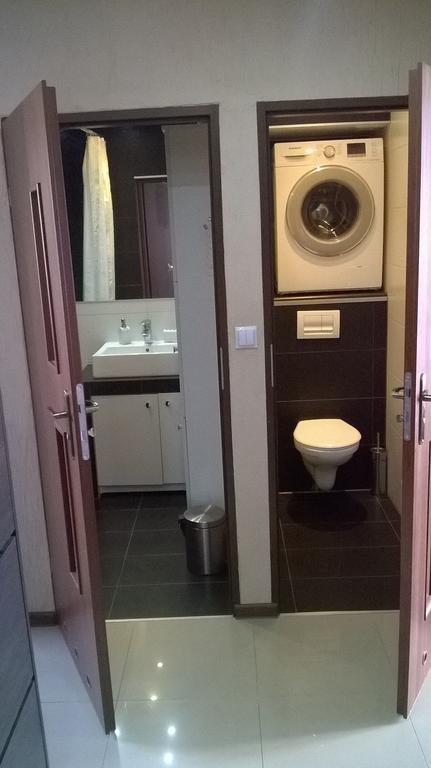 Apartament Sandra キェルツェ 部屋 写真