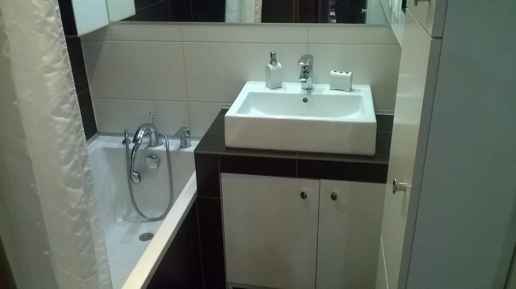 Apartament Sandra キェルツェ 部屋 写真