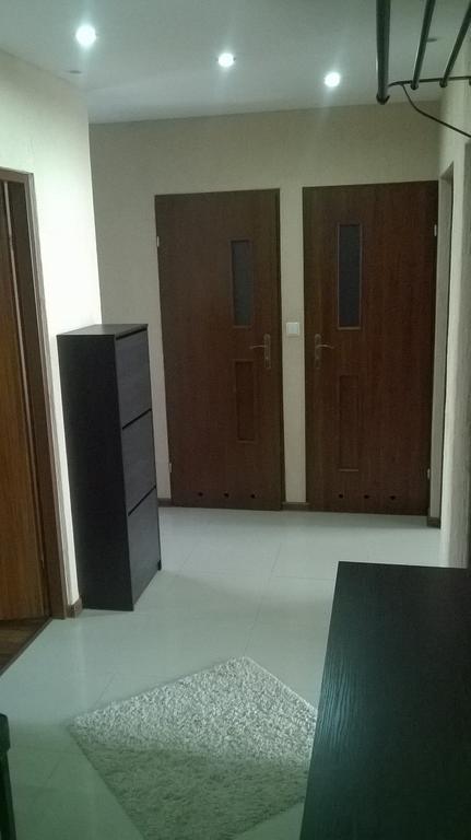 Apartament Sandra キェルツェ 部屋 写真